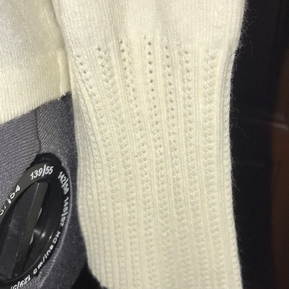 Sweater - Picture 5 of 6